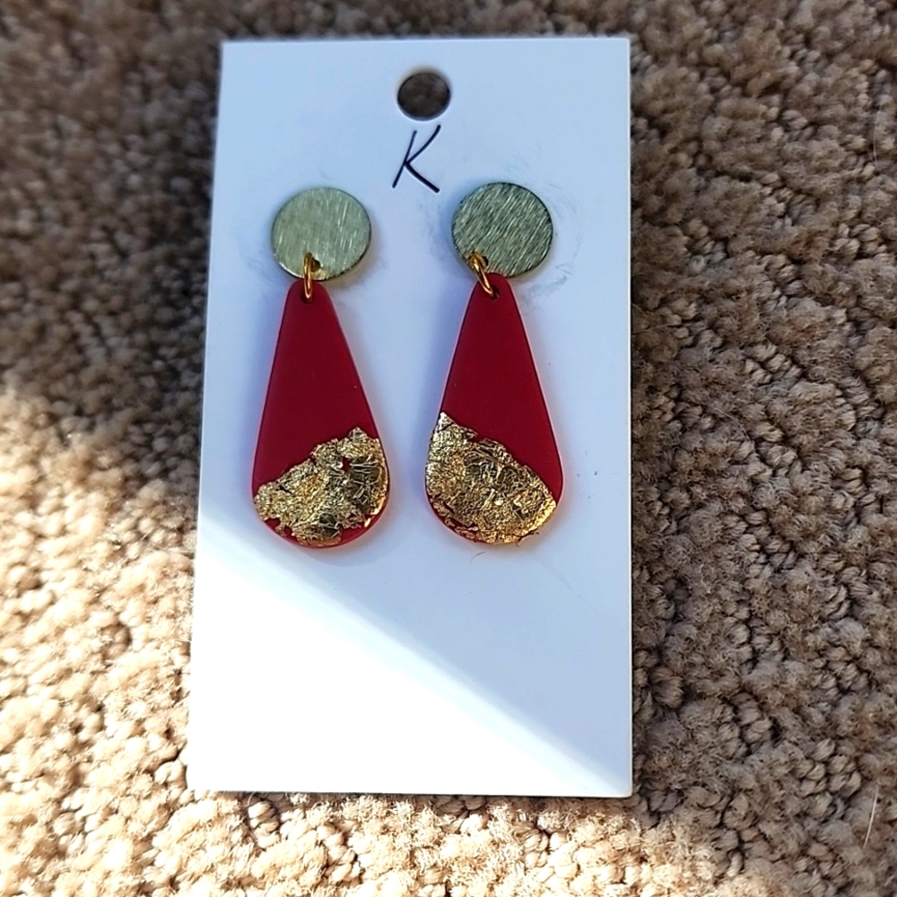 Gold circle read tear drop earrings